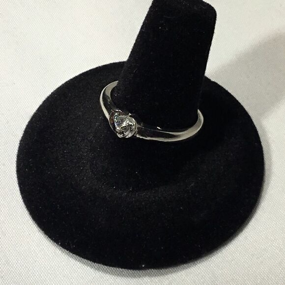 Simple Heart Setting Fashion Ring (G2) - Picture 4 of 6